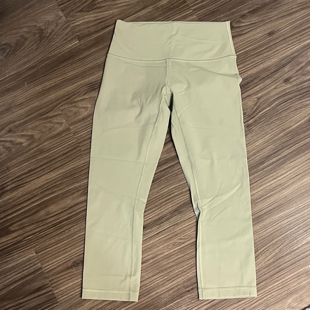 Women’s Lululemon High-Waisted Capri Leggings